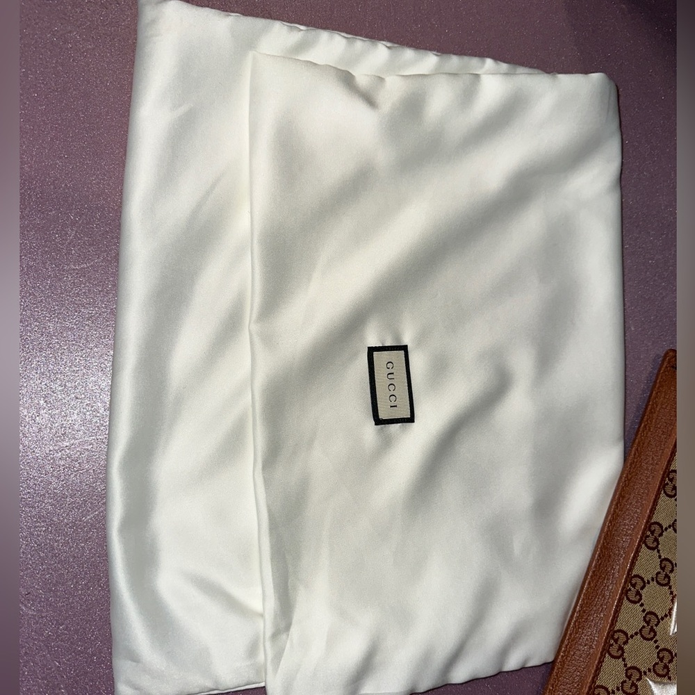 Authentic Gucci NY Yankees GG Supreme Wristlet Clutch Portfolio Pouch - Picture 9 of 9